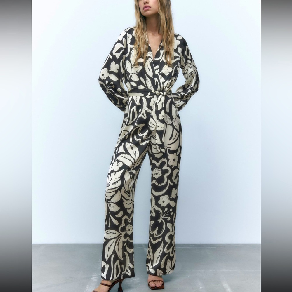 ZARA Black and White Large Print Balloon Sleeve Jumpsuit, Silk Feel, S, Small
